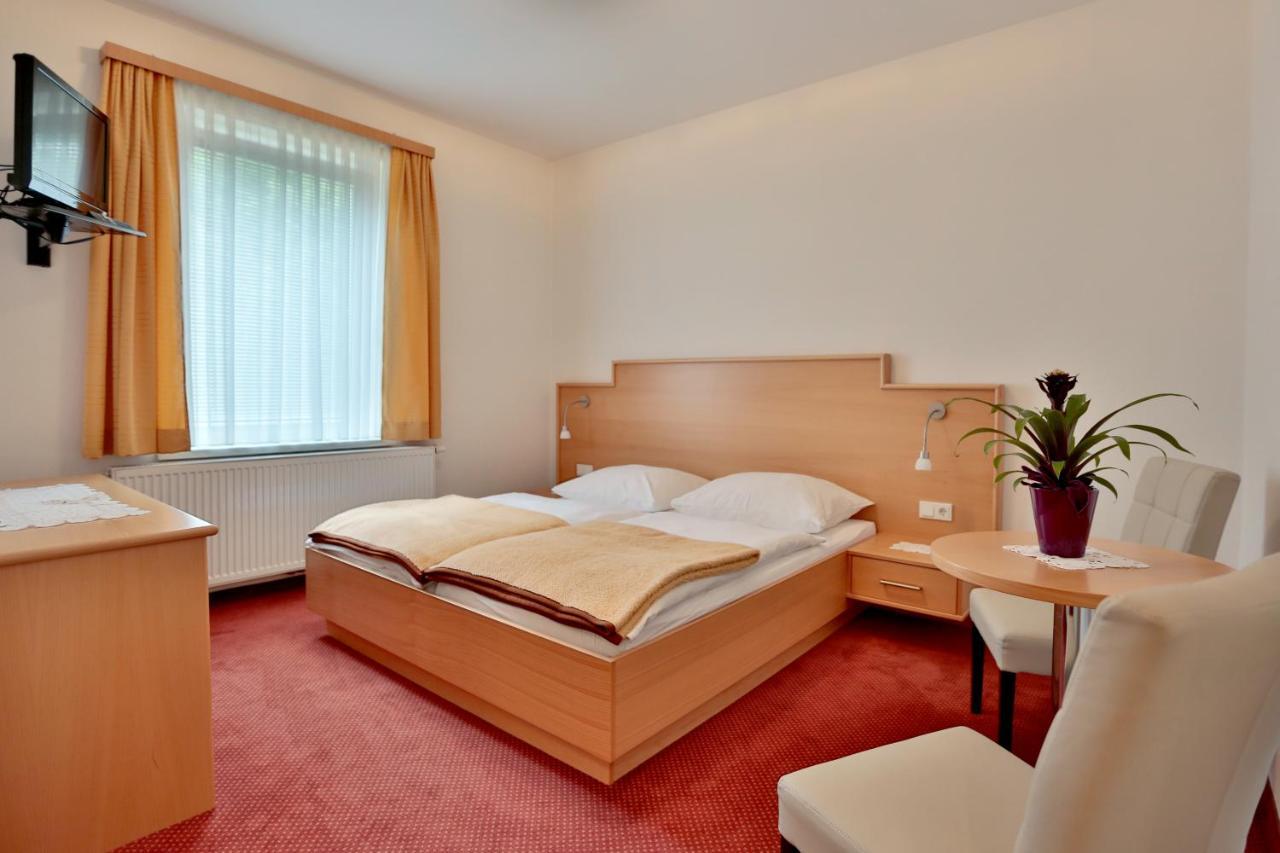 Hotel Reineldis Мурекк Екстер'єр фото